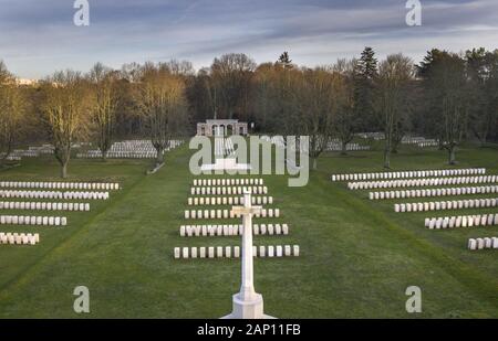 Blick auf den an der Berliner 66 gelegenen Britischen Soldatenfriedhof mit ueber den Commonwealth-Staaten dreieinhalbtausend Toten iim , Luftkampf ueber Berlin gefallene-Mitglieder On continuera. Ehrenhain wurde der nach des Plaenen 1955-57 Architekten Philipp Dalton Hepworth durch die Commenwealth War Graves Commission angelegt. Dans le monde d'utilisation | Banque D'Images