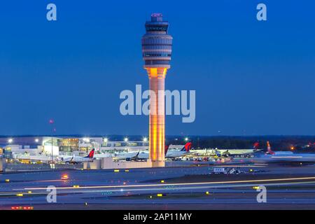 Atlanta, Géorgie - 2 Avril, 2019 : Tour de l'aéroport d'Atlanta (ATL) en Géorgie. Dans le monde d'utilisation | Banque D'Images