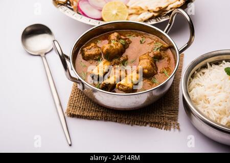 Hyderabadi mutton Paya, Nehari, nazari ou Nihari Masala. Servi avec Naan et riz. Sélectif Banque D'Images