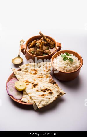 Hyderabadi mutton Paya, Nehari, nazari ou Nihari Masala. Servi avec Naan et riz. Sélectif Banque D'Images