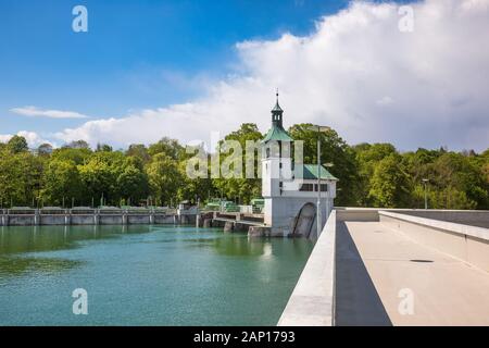 Hochablass (vidange) barrage sur la rivière Lech au sud d'Augsbourg, souabe, Bavière, Allemagne, une partie du patrimoine mondial de l'eau Système de gestion du site Banque D'Images