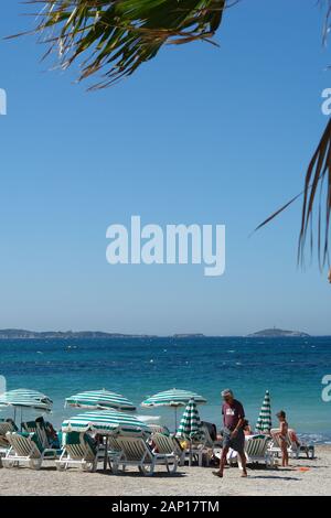 En été, la plage de Bonnegrace Six-Fours les plages Var Provence Banque D'Images