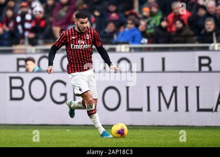 Milan, Italie - 19 janvier, 2020 : Theo Hernandez de l'AC Milan en action au cours de la série d'un match de football entre l'AC Milan et l'Udinese Calcio. Credit : Nicolò Campo/Alamy Live News Banque D'Images