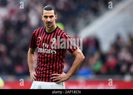 Milan, Italie - 19 janvier, 2020 : Zlatan Ibrahimovic de l'AC Milan crache au cours de la serie d'un match de football entre l'AC Milan et l'Udinese Calcio. L'AC Milan a gagné 3-2 à l'Udinese Calcio. Credit : Nicolò Campo/Alamy Live News Banque D'Images