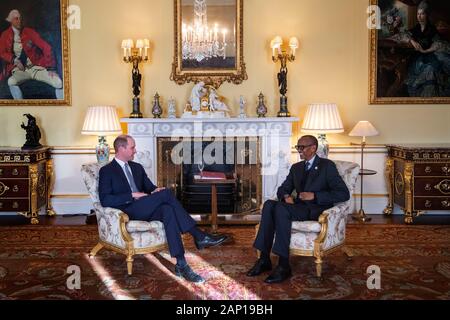 Le duc de Cambridge, et le Président du Rwanda, Paul Kagame, lors d'une audience au Palais de Buckingham, à Londres. Banque D'Images