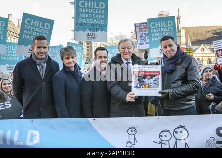 Westminster, Londres, 20e Jan 2020. Alf Dubs (milieu) pose avec d'autres orateurs. Alfred Dubs, Baron Dubs, par les pairs du travail britannique et homme politique, a déposé un nouvel amendement à la Loi sur l'Immigration pour assurer la protection des enfants réfugiés restent dans le projet de loi sur l'accord de retrait (WAB). L'amendement doit être discuté à la Chambre des Lords avec une chance que le gouvernement pourrait faire face à la défaite sur la question. Credit : Imageplotter/Alamy Live News Banque D'Images