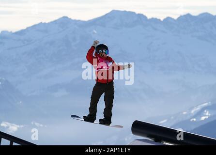 Leysin, Suisse. 20 Jan, 2020. Nick Puenter de Suisse réagit au cours de la finale de Slopestyle Hommes de Snowboard à la 3e Jeux Olympiques de la jeunesse d'hiver à Leysin, Suisse, le 20 janvier 2020. Crédit : Yang Lu/Xinhua/Alamy Live News Banque D'Images