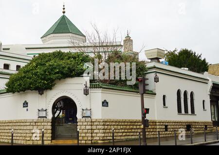 PARIS, FRANCE - 2 JAN 2020- construit en 1926, la Grande Mosquée de Paris (la grande mosquée), situé dans le 5ème arrondissement de Paris, est l'une des grandes Banque D'Images