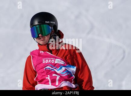Leysin, Suisse. 20 Jan, 2020. Nick Puenter de Suisse réagit au cours de la finale de Slopestyle Hommes de Snowboard à la 3e Jeux Olympiques de la jeunesse d'hiver à Leysin, Suisse, le 20 janvier 2020. Crédit : Yang Lu/Xinhua/Alamy Live News Banque D'Images
