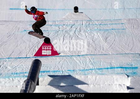 Leysin, Suisse. 20 Jan, 2020. Nick Puenter de Suisse fait concurrence au cours lors de la finale de Slopestyle Hommes de Snowboard à la 3e Jeux Olympiques de la jeunesse d'hiver à Leysin, Suisse, le 20 janvier 2020. Credit : Wang Jianwei/Xinhua/Alamy Live News Banque D'Images