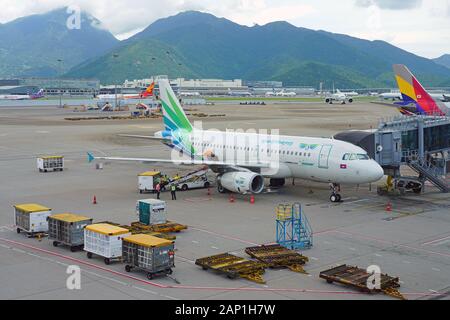 HONG KONG - 30 JUN 2019- Vue d'un avion Airbus A319 de la compagnie aérienne cambodgienne Lanmei Airlines (LQ) à l'animation de l'Aéroport International de Hong Kong (HKG), Banque D'Images