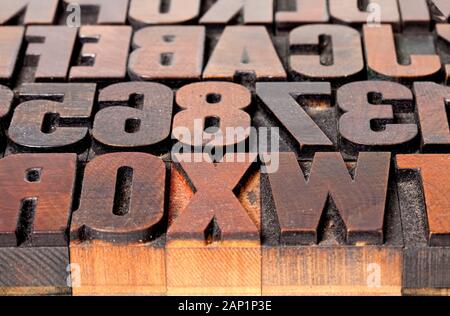 Livre l'impression des lettres en bois Banque D'Images