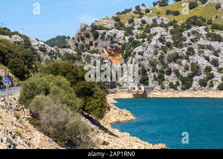 Barrage de l'eau, Gorg Blau, un lac artificiel situé à Mallorca, Espagne Banque D'Images