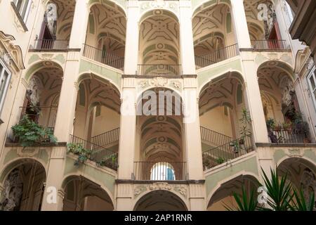 Palais de Spaguolo, Naples, Campanie, Italie Banque D'Images