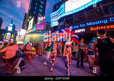 NEW YORK, États-Unis, 29 juin 2014 : Les gens de Times Square, Manhattan, New York, USA, 29 juin 2014, à New York, USA Banque D'Images