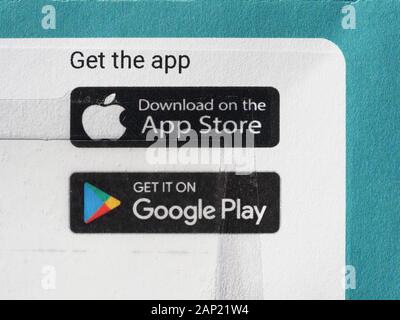 Londres, UK - CIRCA DÉCEMBRE 2019 : Télécharger l'application de l'Apple Store ou Google Play sign Banque D'Images