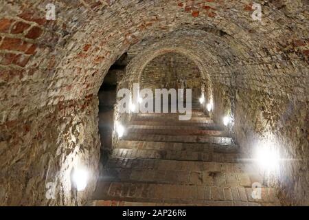 Des mesures pour le sous-sol dans le château en pierre rouge près de la colonie appelée Pila en Slovaquie, Europe Banque D'Images