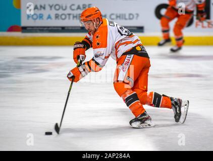 Brendan Connolly, de la Sheffield Steelers hockey sur glace de l'UK de prendre part à un jeu pré-warm-up à la Sheffield Arena Banque D'Images