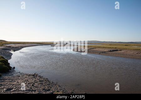 Le canal de la rivière Marais Eee porte de sable près du village de Flookborough la rive de la baie de Morecambe une journée d'hiver lacs du Sud Cumbria Banque D'Images