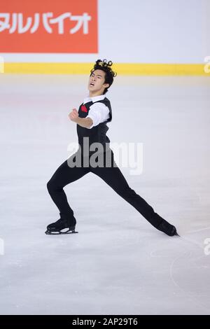 Nathan Chen des États-Unis d'Amérique en concurrence dans le programme court hommes pendant le jour 1 de la finale du Grand Prix of Figure Skating - l.. Banque D'Images