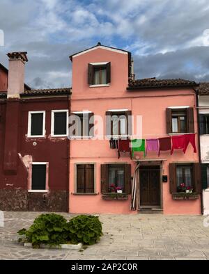 L'île pittoresque de Burano dans la lagune de Venise Banque D'Images