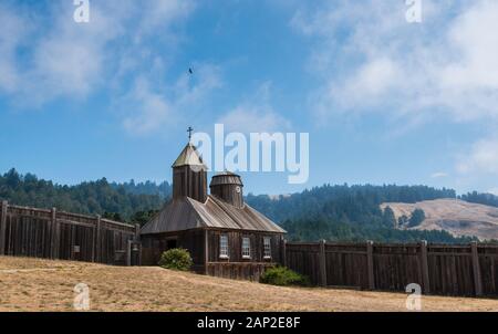 Vue extérieure de l'église orthodoxe russe du parc historique national de fort Ross, sur la côte du comté de Sonoma, en Californie Banque D'Images