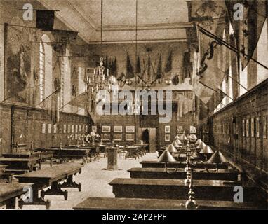 L'Hôpital Royal de Chelsea, London, UK (accueil de la Chelsea retraités) comme c'était en 1921. La photo montre l'intérieur de la grande salle conçue par Christopher Wren. Le duc de Wellington fut exposé en 1852 et la table sur laquelle reposait le cercueil est à l'intérieur de l'entrée Banque D'Images