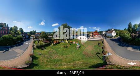 Drone aérien vue panoramique à 360 degrés de Le Hohwald. Alsace, France. Banque D'Images