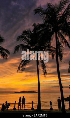 Coucher De Soleil À Shangri-La Tanjung Aru Resort À Kota Kinabalu, Bornéo Malaisie Banque D'Images