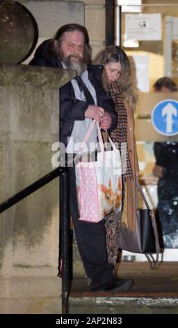 Lynda et Wayne Rickard en dehors de la Crown Court de lecture où ils sont accusés du meurtre de James Anthony Sootheran, 59 ans, à son domicile dans le village de South Newington, Oxfordshire, en 2014. Banque D'Images