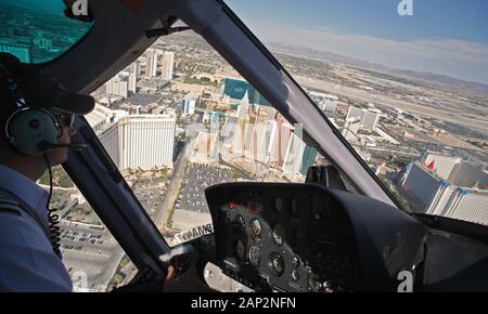 Hélicoptère au-dessus de Las Vegas, Nevada, États-Unis Banque D'Images