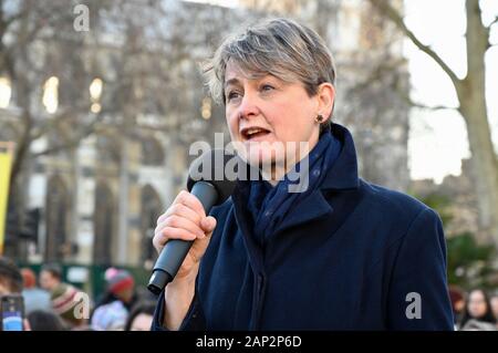 Yvette Cooper MP. Safe Passage rassemblement à la place du Parlement pour exiger un traitement équitable pour les enfants réfugiés. Chambres du Parlement, Westminster, Londres. UK Banque D'Images