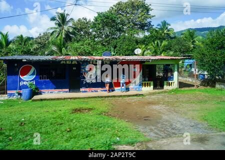 Dans le village indigène Embera Parc National Frais, Panama Banque D'Images