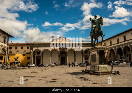 Piazza della Santissima et SS. Annunziata Église et Monument de Grand-duc Ferdinand de Florence, Toscane Italie Banque D'Images