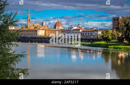 Vue de Florence depuis sur la rivière Ano Toscane Italie Banque D'Images