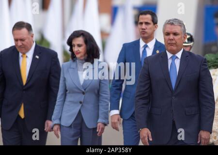 Le président colombien Ivan Duque, centre de tapis rouge, Secrétaire d'État américain Mike Pompeo, troisième personne à gauche de Duque, et chef de l'opposition du Venezuela J Banque D'Images