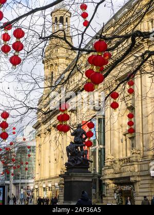 Les lanternes chinoises sont prêtes pour les célébrations du nouvel an chinois à Manchester Banque D'Images