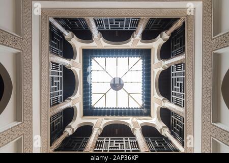 Voir les détails de l'architecture dans un Riad à Marrakech Banque D'Images