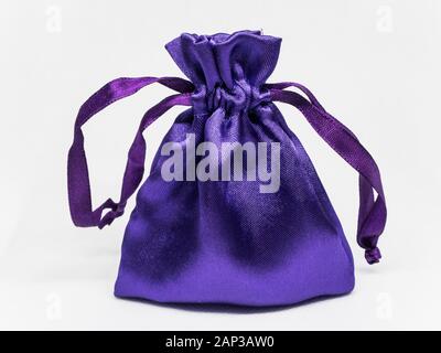 Sac violet sur fond clair Banque D'Images