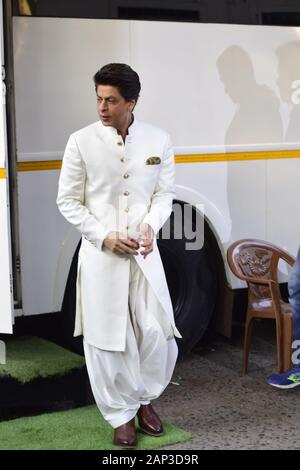 Mumbai, Inde. 20 Jan, 2020. Shah Rukh Khan arrive à la Danse 5 montrent dans MumbaiDance Plus est une compétition de danse indienne, émission de télé-réalité qui a été créée le 26 juillet 2015 et diffusés sur les étoiles plus. La série est hébergé par Raghav Juyal, avec Remo D'Souza comme le Super juge. Dharmesh Yelande, Sumeet Nagdev, punit Pathak et Shakti Mohan, Karishma Chavan et Suresh Mukund sont les mentors de l'émission. Credit : SOPA/Alamy Images Limited Live News Banque D'Images