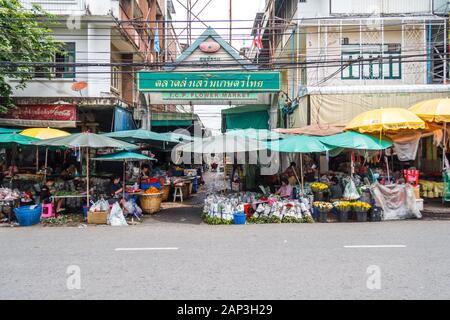 Bangkok, Thailand-Sep 25 mai 2012 : Entrée à l'ICP du marché aux fleurs. C'est l'un des 3 marchés qui forment le Pak Khlong Talat marché. Banque D'Images