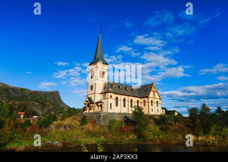 Les Lofoten cathédrale construite en 1898, année de l'église paroisse luthérienne, Norvège, îles Lofoten, journée ensoleillée Banque D'Images