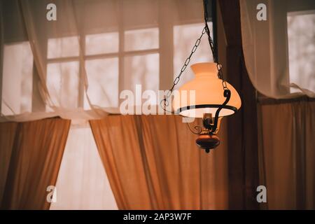 Vintage lampe lustre avec abat-jour grand. Banque D'Images