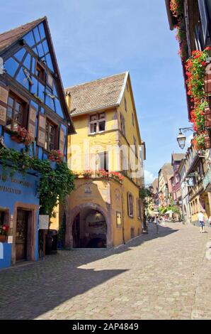 Rue Générale De Gaulle, Riquewihr, France Banque D'Images