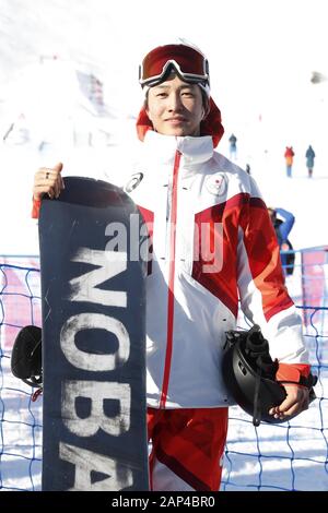 Leysin, Suisse. 20 Jan, 2020. Le Japon pose Kawakami Aoto après le 3ème Jeux Olympiques de la jeunesse d'hiver Lausanne 2020 snowboard slopestyle hommes finale à Leysin Park & Pipe à Leysin, Suisse, le 20 janvier 2020. Credit : AFLO SPORT/Alamy Live News Banque D'Images