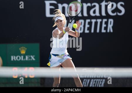 Melbourne, Australie. 21 Jan, 2020. Katie Boulter de Grande-Bretagne a joué Elina Svitolina de l'Ukraine au cours du premier match à l'ATP Australian Open 2020 à Melbourne Park, Melbourne, Australie, le 21 janvier 2020. Photo de Peter Dovgan. Credit : UK Sports Photos Ltd/Alamy Live News Banque D'Images