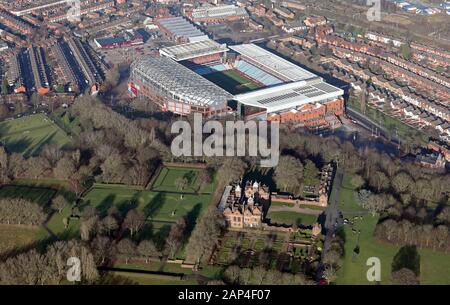 Vue aérienne sur Aston Hall dans Aston Park et aussi Villa Park, stade de football d'Aston Villa FC, Birmingham Banque D'Images