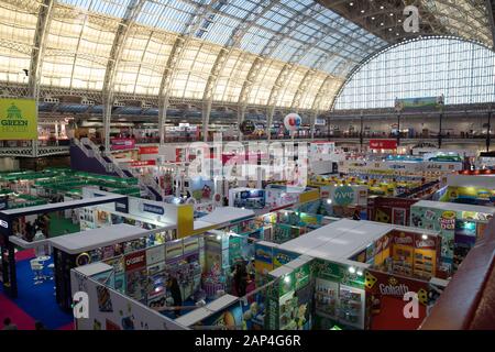 Londres, Royaume-Uni, 21 Jan, 2020.La TOYFAIR ouvre à Olympie à Kensington, Londres et ouvre tous les jours jusqu'au 23 janvier 2020. Le salon du jouet est le plus important des jouet, jeu et hobby trade show qui a lieu chaque année. L'industrie du jouet's showcase accueille plus de 270 entreprises exposantes des milliers de produits pour les visiteurs y compris les détaillants, les acheteurs, les médias et l'ensemble de l'industrie. Credit : Keith Larby/Alamy Live News Banque D'Images