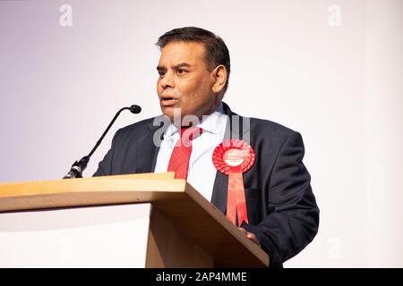 Khalid Mahmood député conservant son siège de Perry Barr Birmingham pour le travail à l'élection générale 2019 Banque D'Images