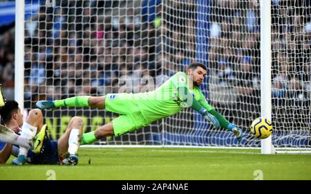 Mathew Ryan de Brighton regarde la balle aller autour de la poste lors de la Premier League match entre Brighton et Hove Albion et Aston Villa au stade Amex Brighton, Royaume-Uni - 18 janvier 2020 - Editorial. Pas de merchandising. Pour des images de football Premier League FA et restrictions s'appliquent inc. aucun internet/mobile l'usage sans licence FAPL - pour plus de détails Football Dataco contact Banque D'Images